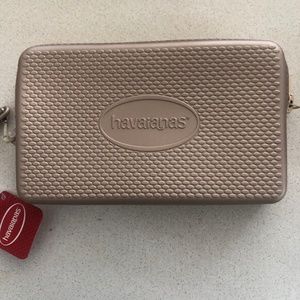 Havaianas small clutch